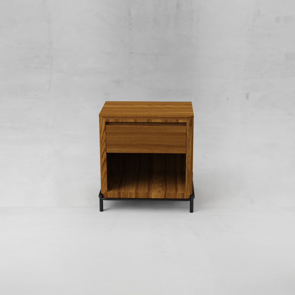 CUR-010A1 Buró Curvo con Cubierta de Madera y Base Metálica