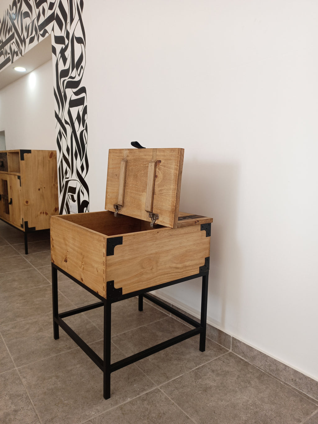 Mesa Lateral con Almacenamiento Urban Rustic