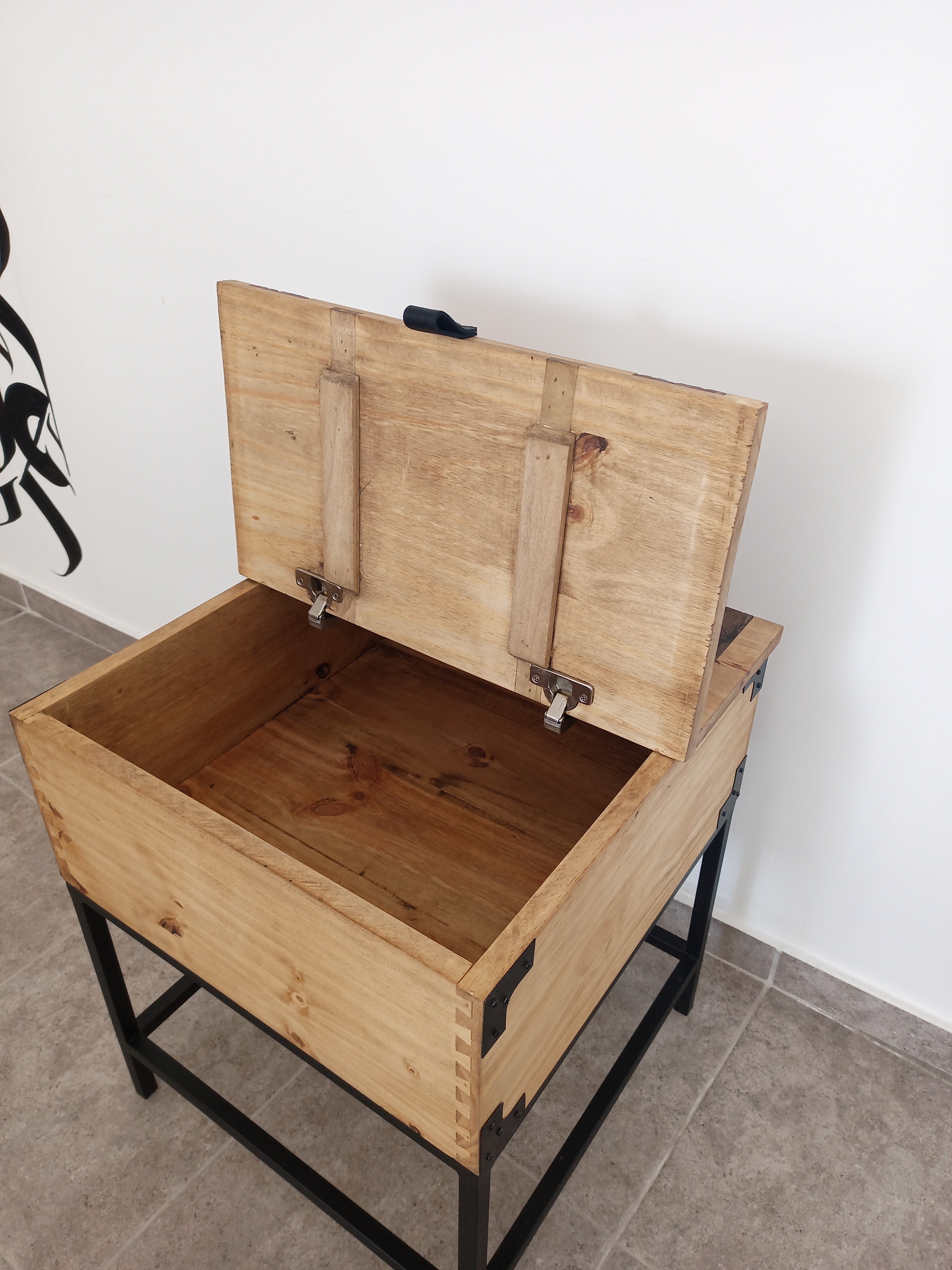 Mesa Lateral con Almacenamiento Urban Rustic