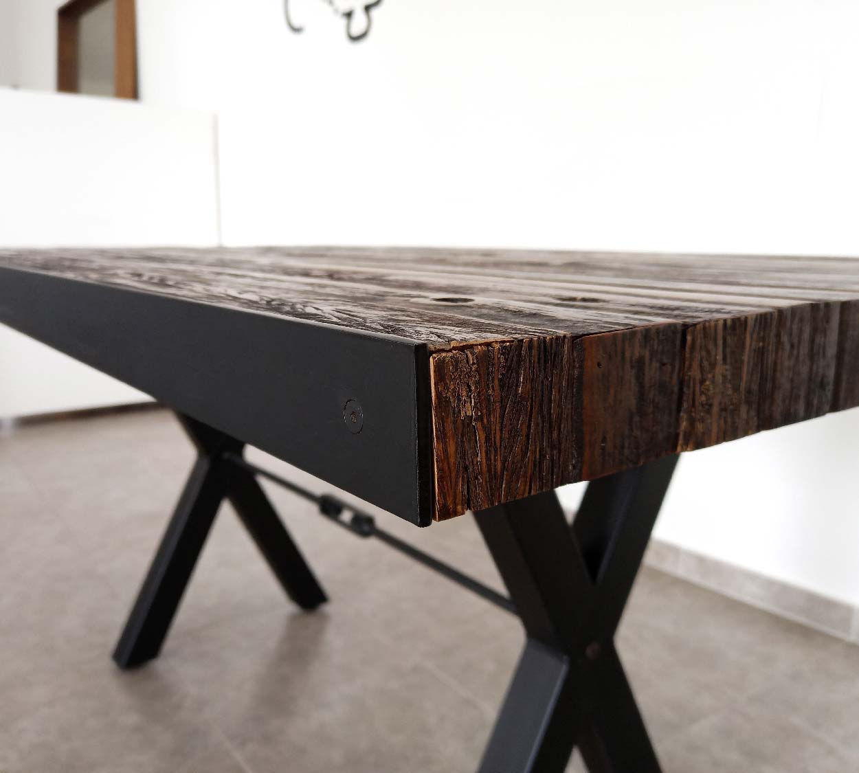 CR-813 240 Mesa Comedor Alto Voltaje